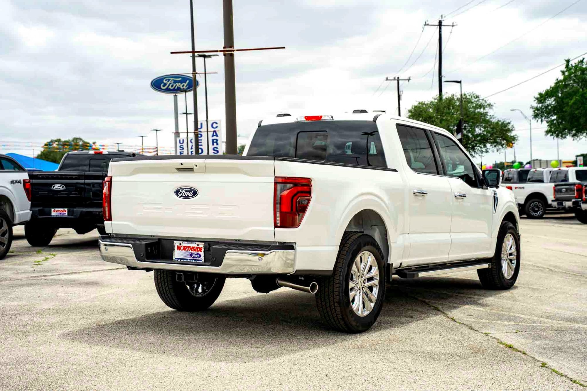 New 2026 Star White Metallic Tri-Coat Ford LARIAT image 4