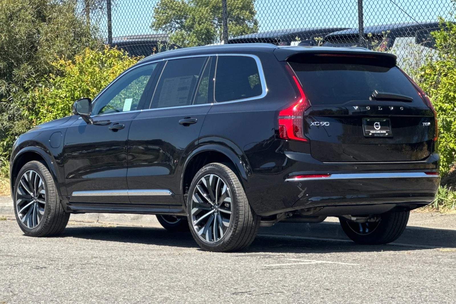 New 2026 Onyx Black Volvo T8 Plus 7-Seater image 6