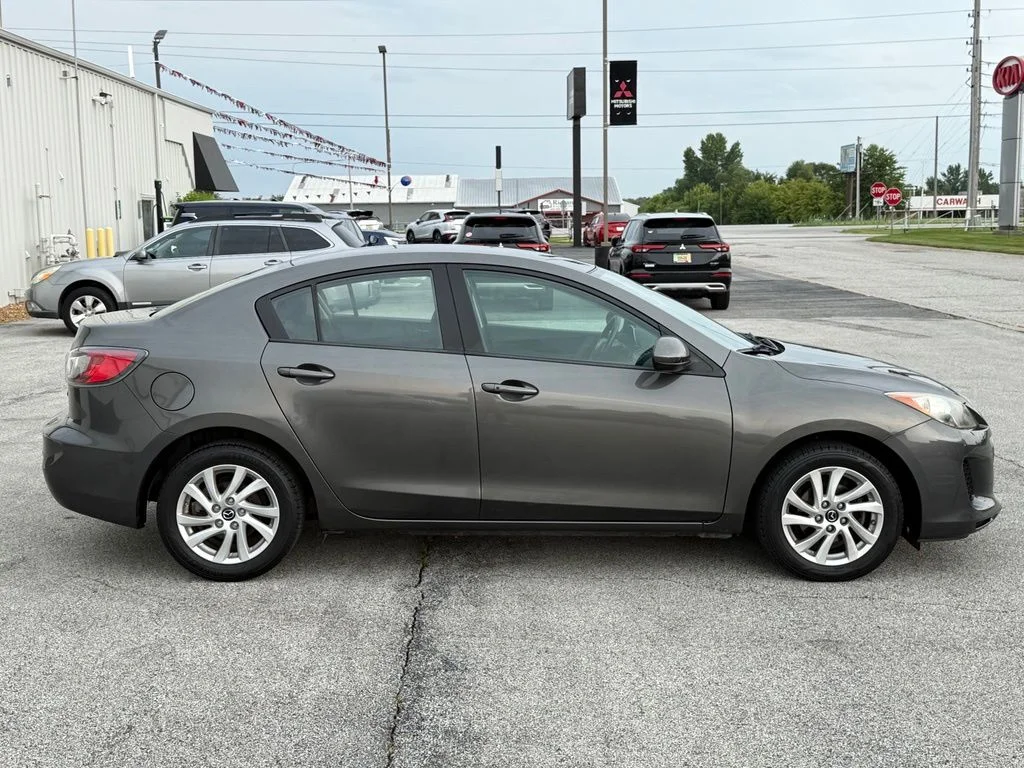 Used 2013  Mazda i Touring image 9