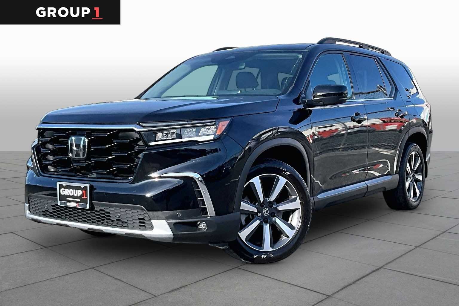 2023 Honda Pilot Touring AWD's photo