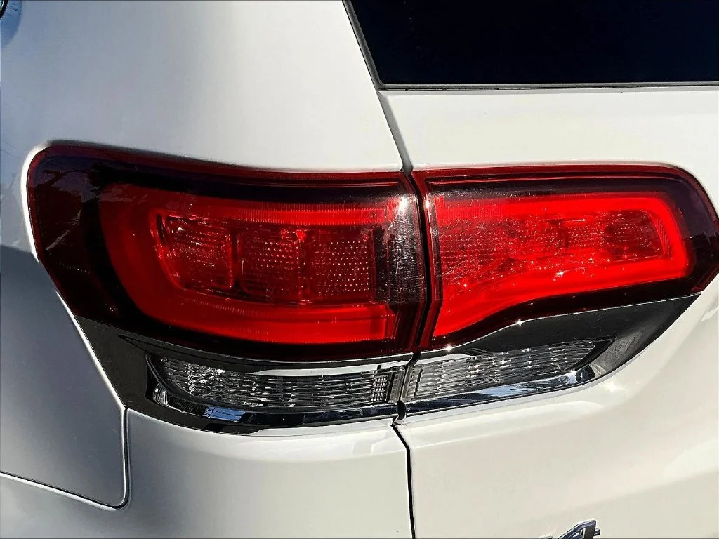 Used 2021 White Jeep Laredo E image 25