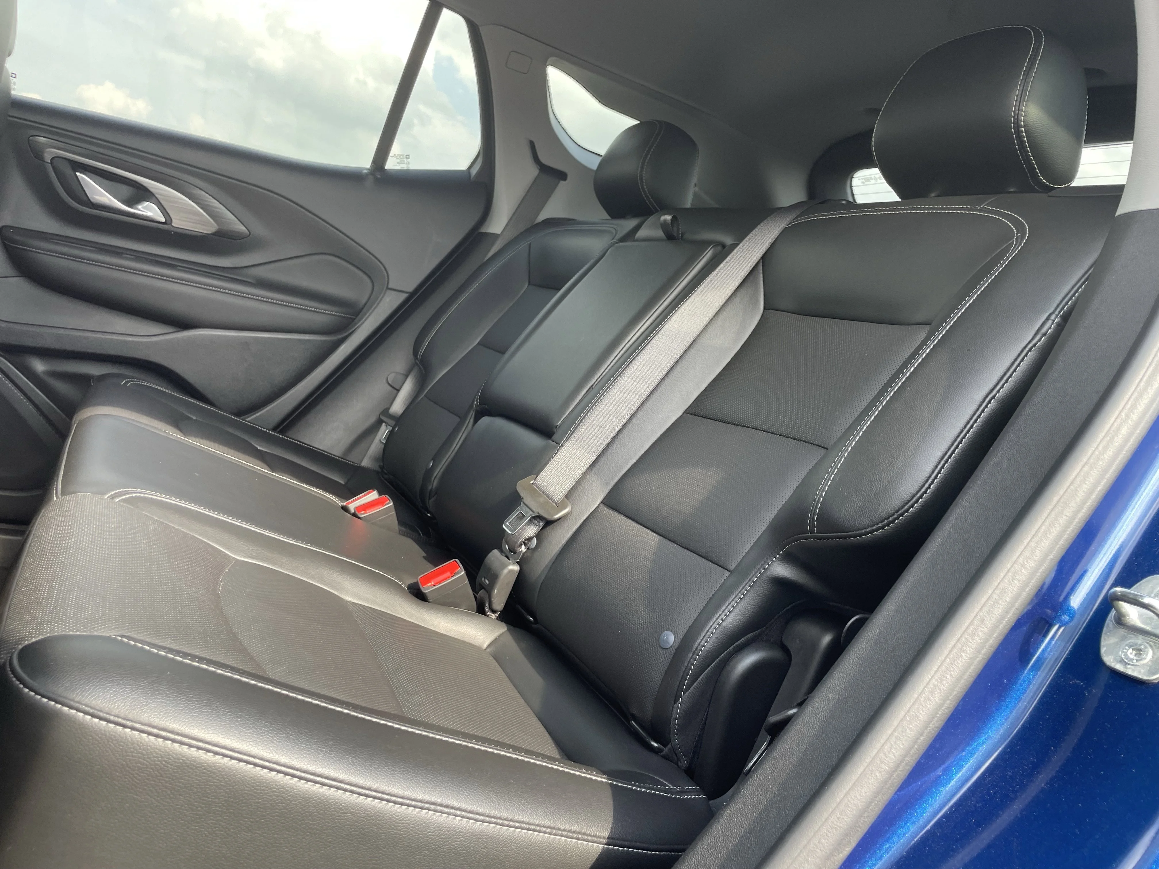 Used 2023 Marine Metallic GMC SLT image 13