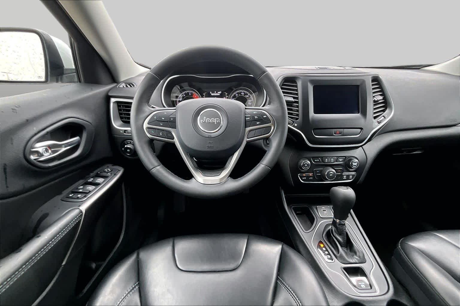 Used 2019 Bright White Clearcoat Jeep Latitude Plus image 6