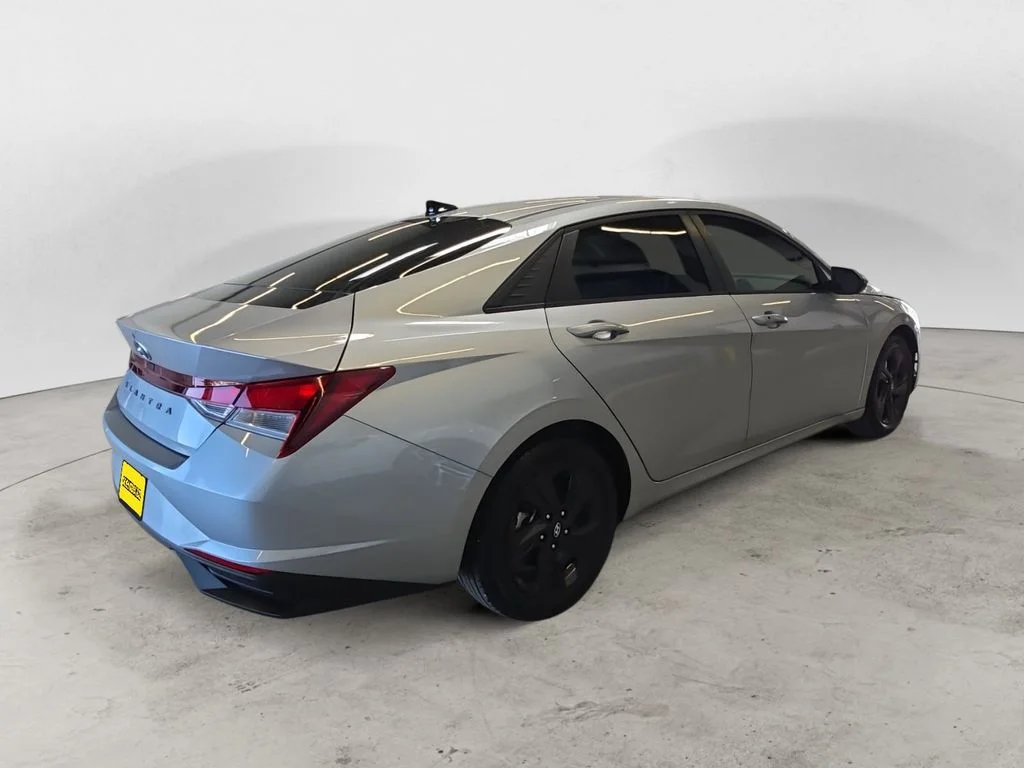 Used 2021 Silver Hyundai SEL image 8