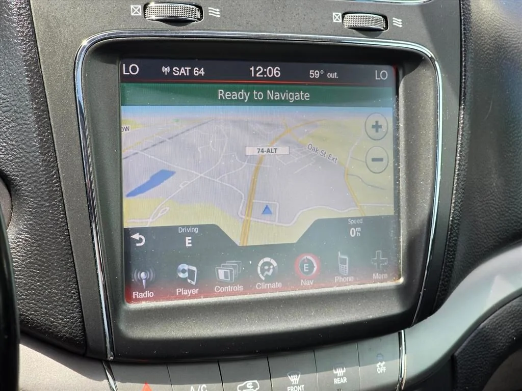 Used 2019 White Dodge Crossroad image 4