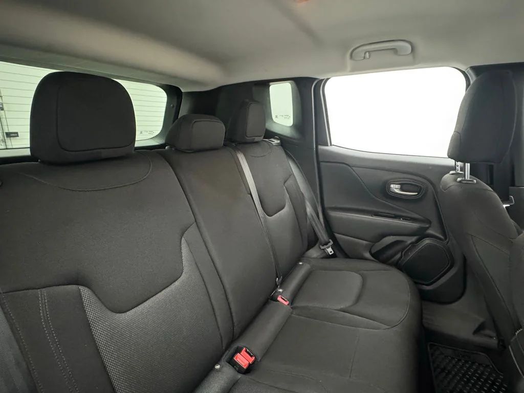 Used 2023 Graphite Gray Jeep Latitude image 37