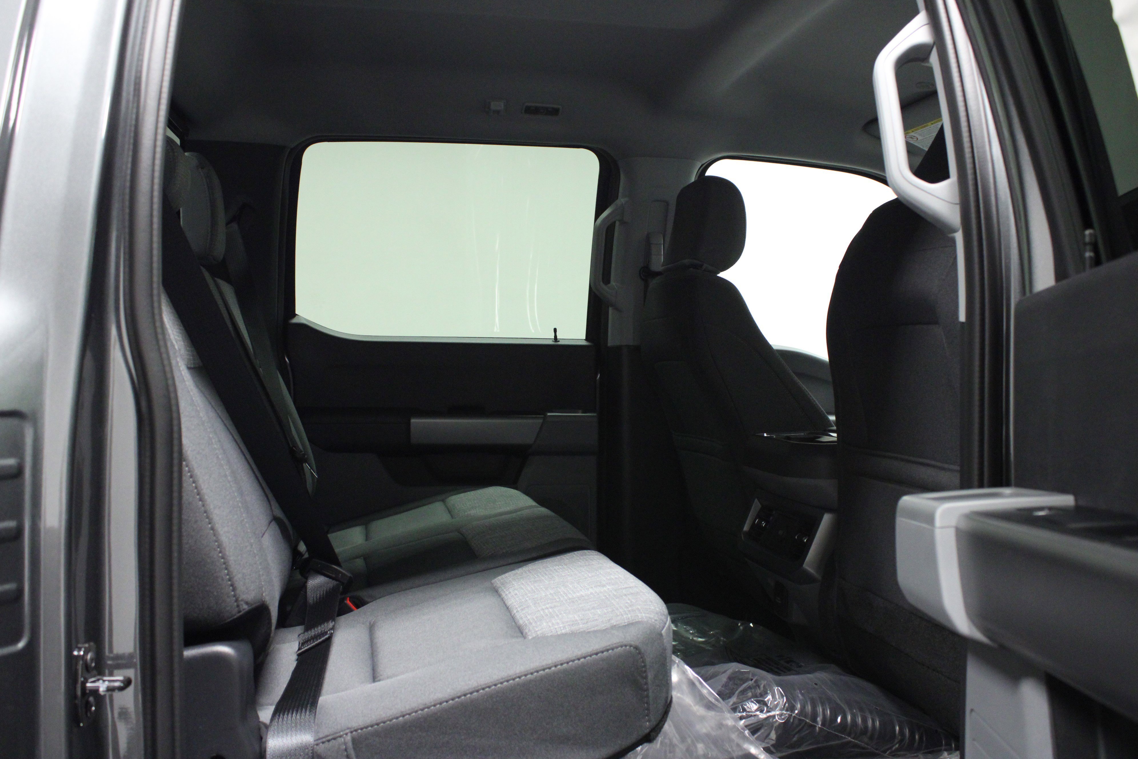 New 2026 Carbonized Gray Metallic Ford XLT image 15