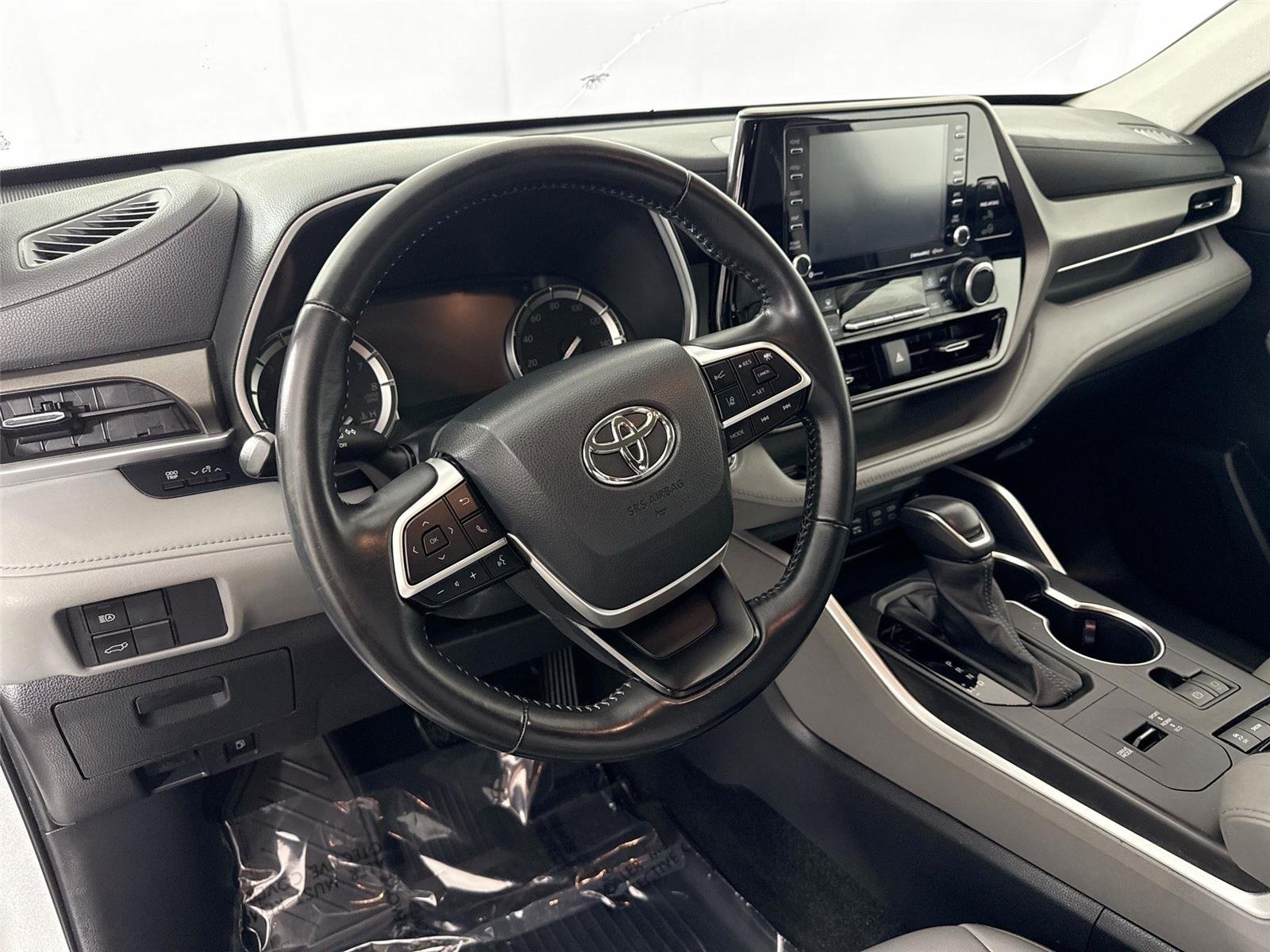 Used 2022 Celestial Silver Metallic Toyota XLE image 4