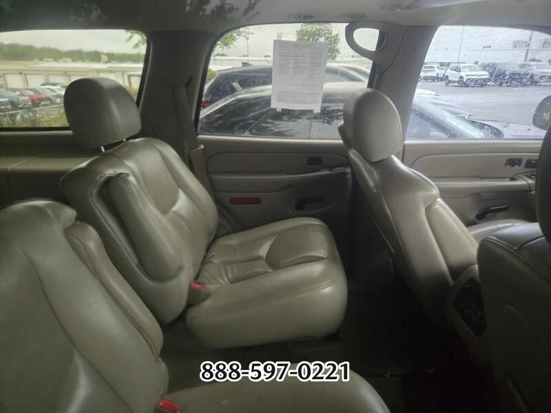 Used 2005 Summit White GMC  image 12