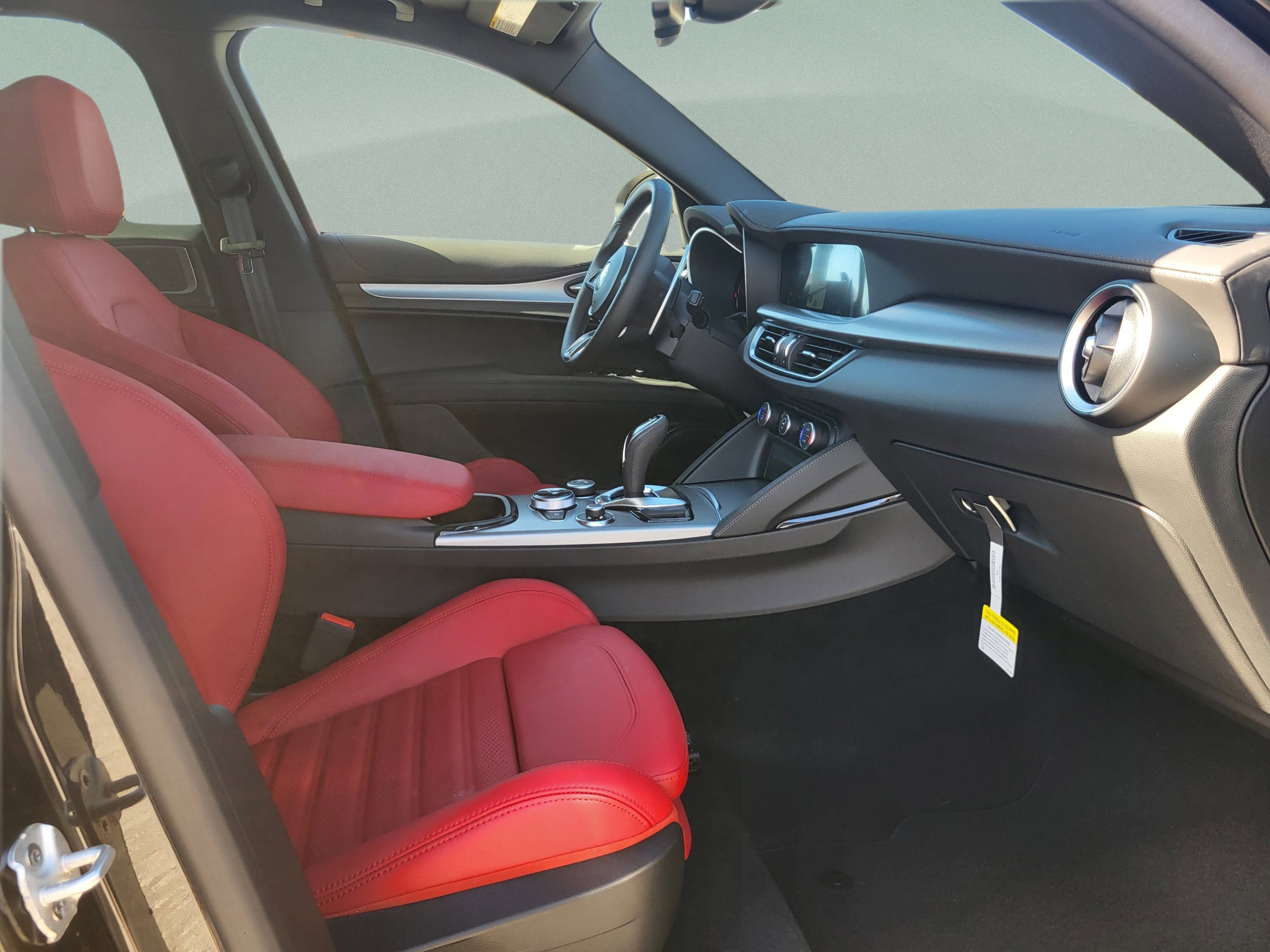 New 2026 Vulcano Black Metallic Alfa Romeo  image 38