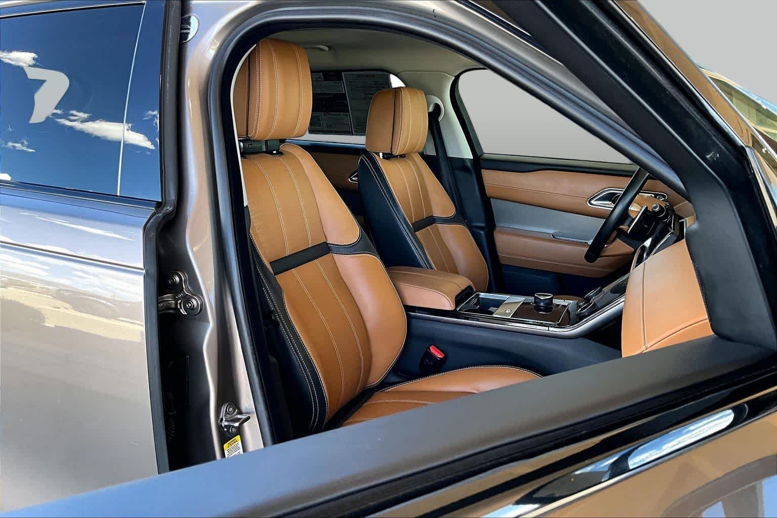 Used 2019 Kaikoura Stone Metallic Land Rover S image 9