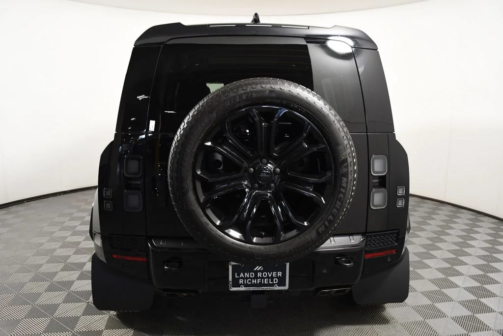 Used 2026 Narvik Black Land Rover OCTA image 5