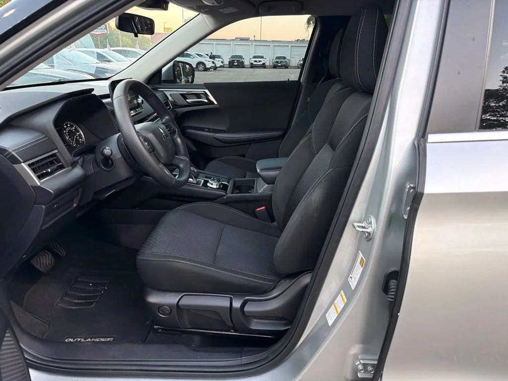Used 2022 Silver Mitsubishi ES image 12