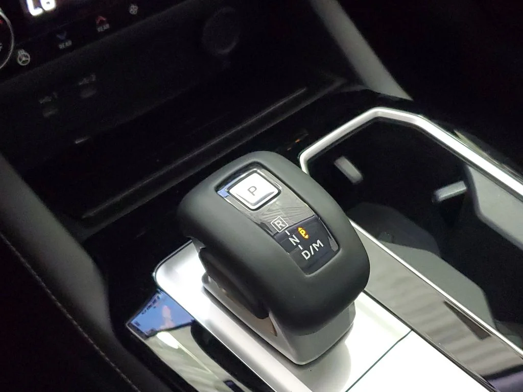 New 2026 Black Mitsubishi SEL image 31