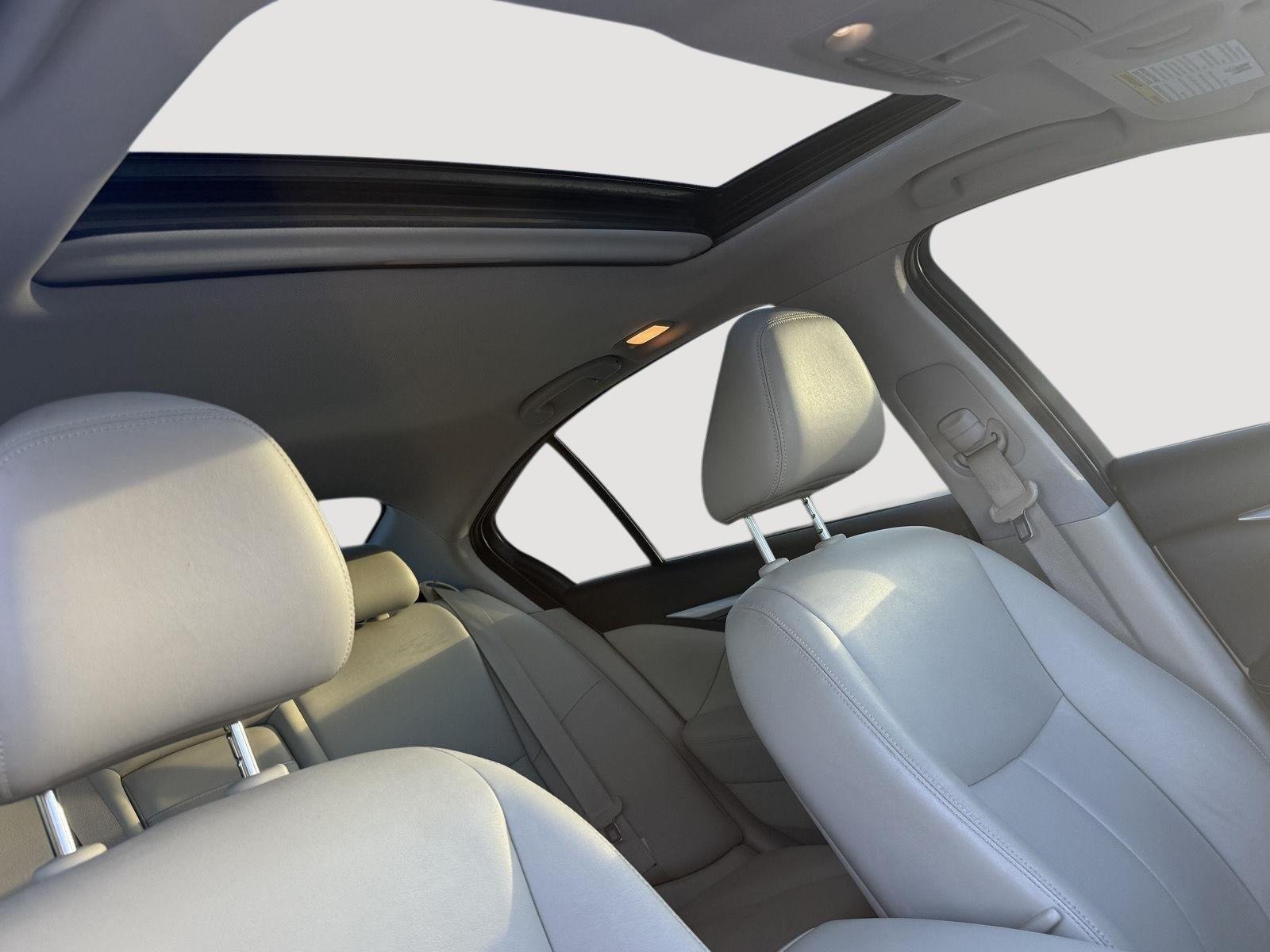 Used 2019 Majestic White INFINITI 3.0t LUXE image 12