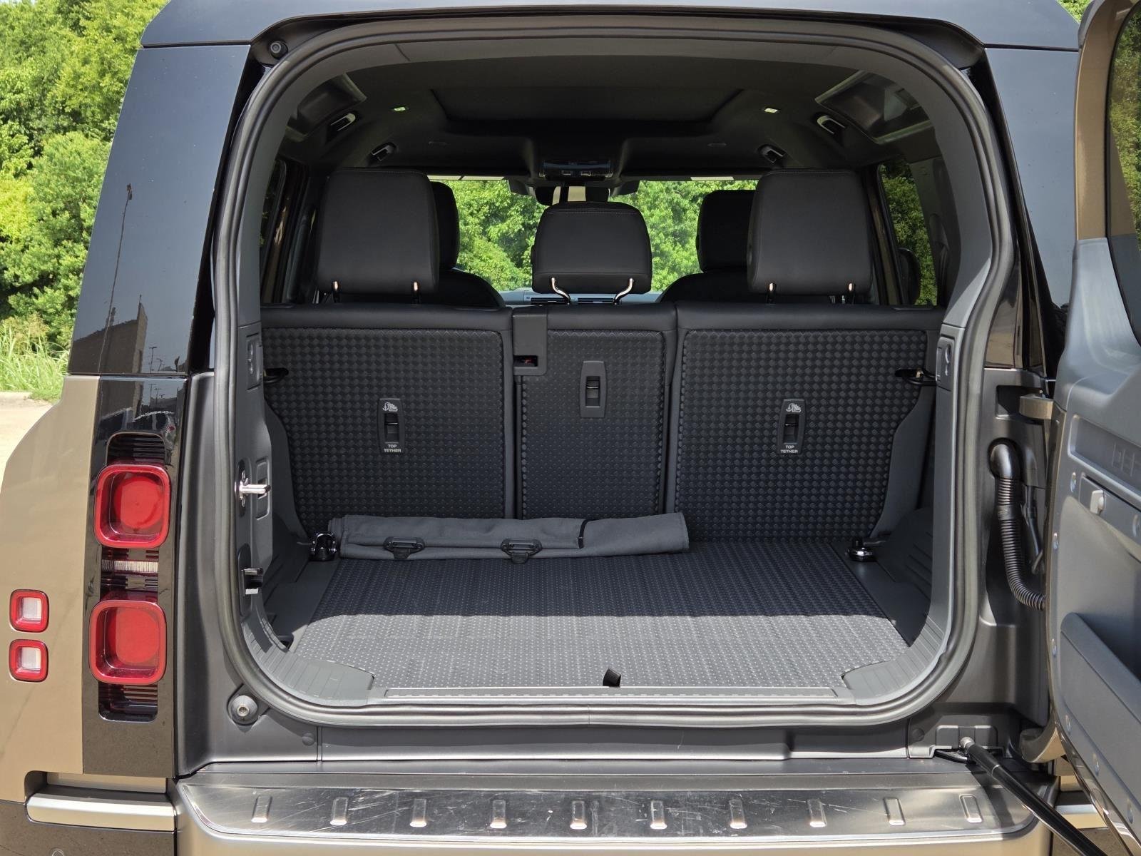 Used 2023  Land Rover X-Dynamic SE image 11