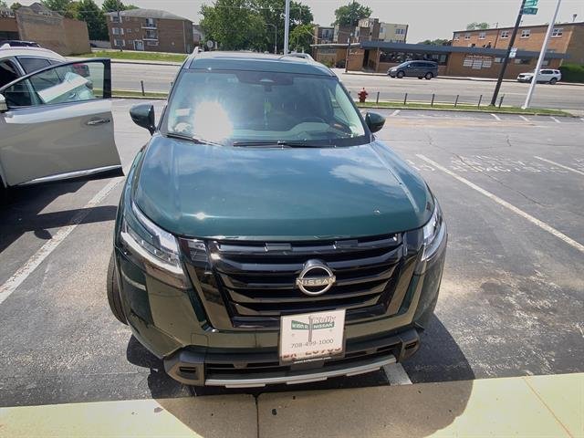 2023 Nissan Pathfinder Platinum 4WD's photo