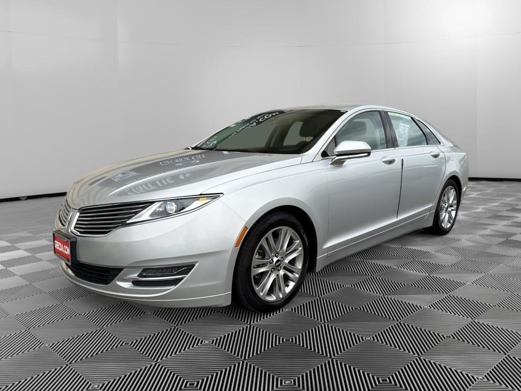 Used 2013 Silver Lincoln Base image 1
