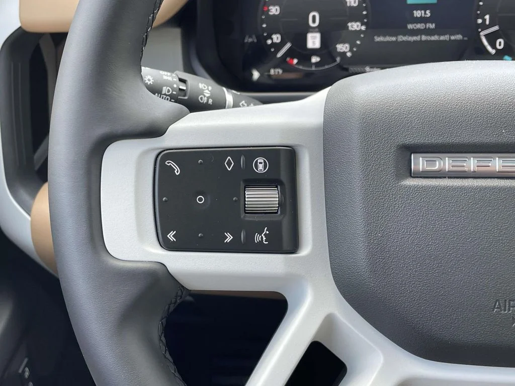 New 2026 Woolstone Green Land Rover X-Dynamic SE image 38