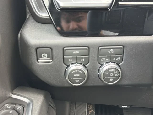 New 2026 Sterling Metallic GMC Elevation image 28