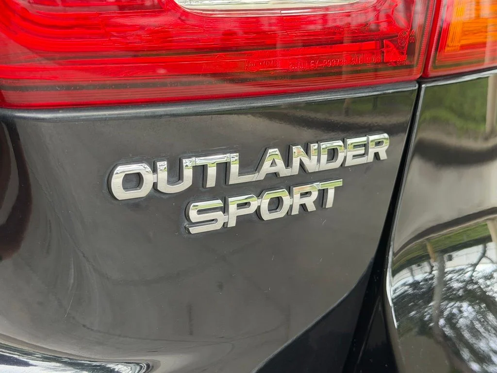 Used 2019 Black Mitsubishi  image 16