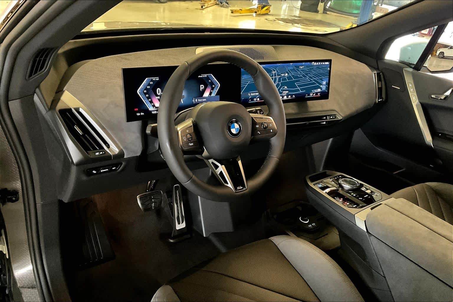 Used 2026 Mineral White Metallic BMW xDrive60 image 8