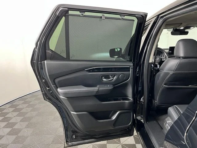 Used 2023  Honda EX-L image 31