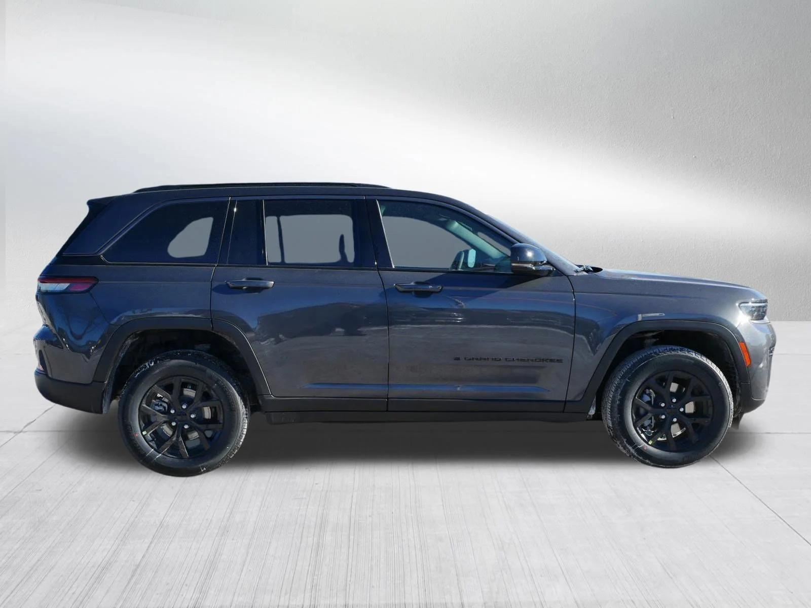 New 2026 Baltic Gray Metallic Clear-Coat Exterior Paint Jeep Laredo Altitude image 8