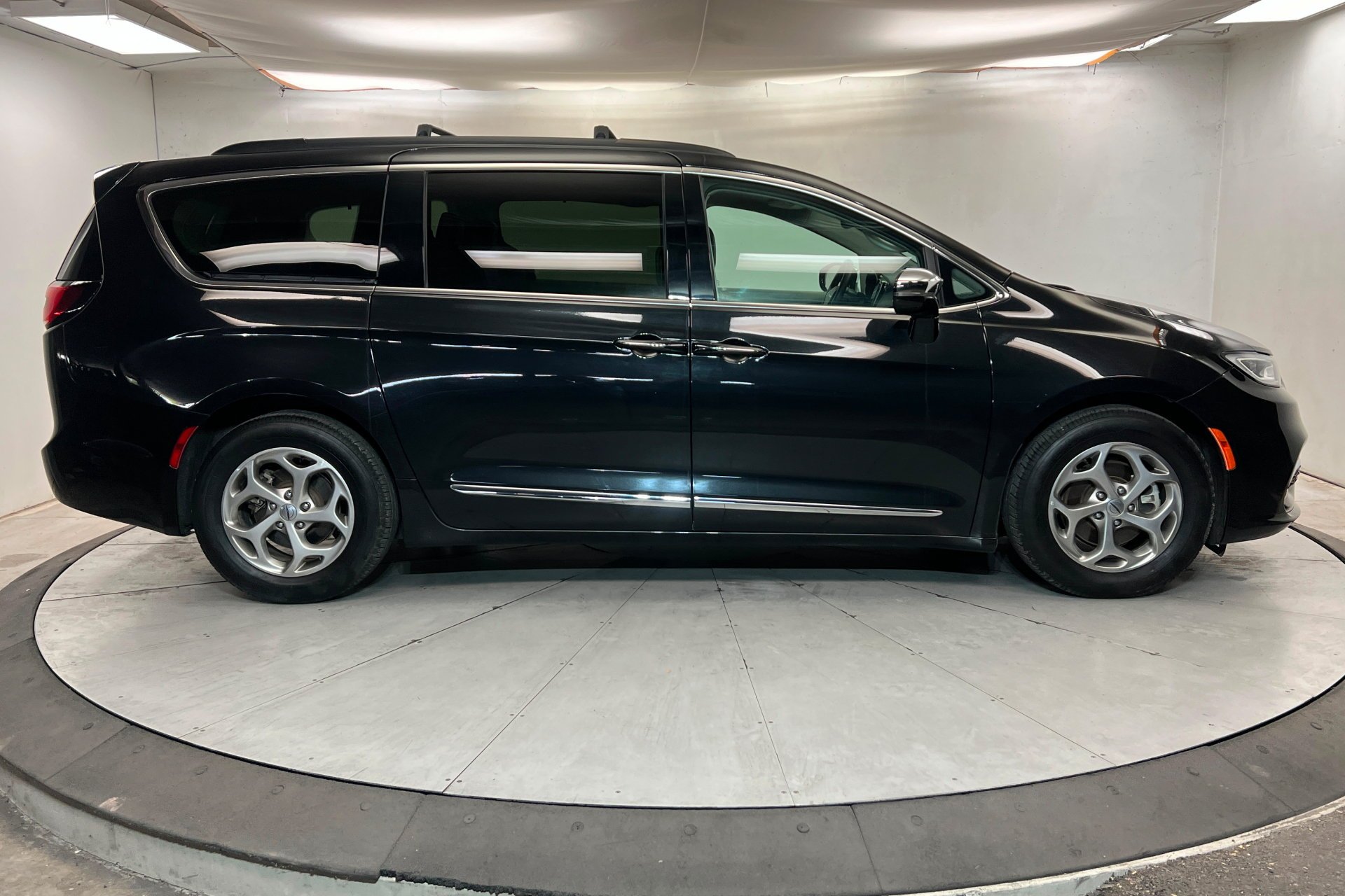 2023 Chrysler Pacifica Limited - Photo 7
