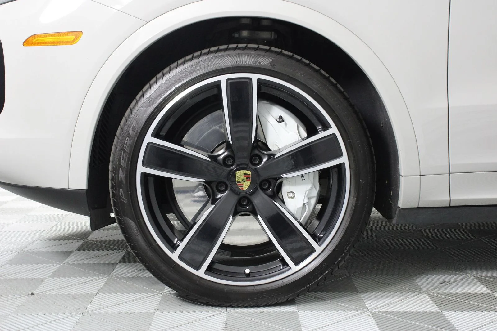 Used 2022 Chalk Porsche Turbo image 30
