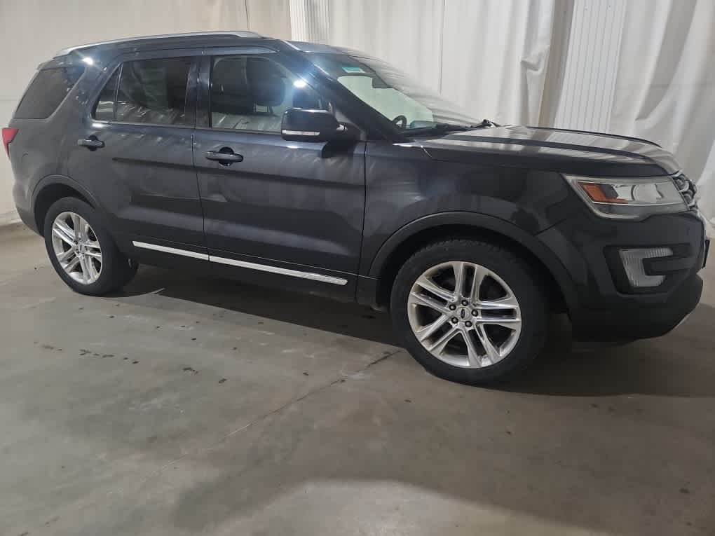 Used 2017 Smoked Quartz Metallic Tinted Clearcoat Ford XLT image 5