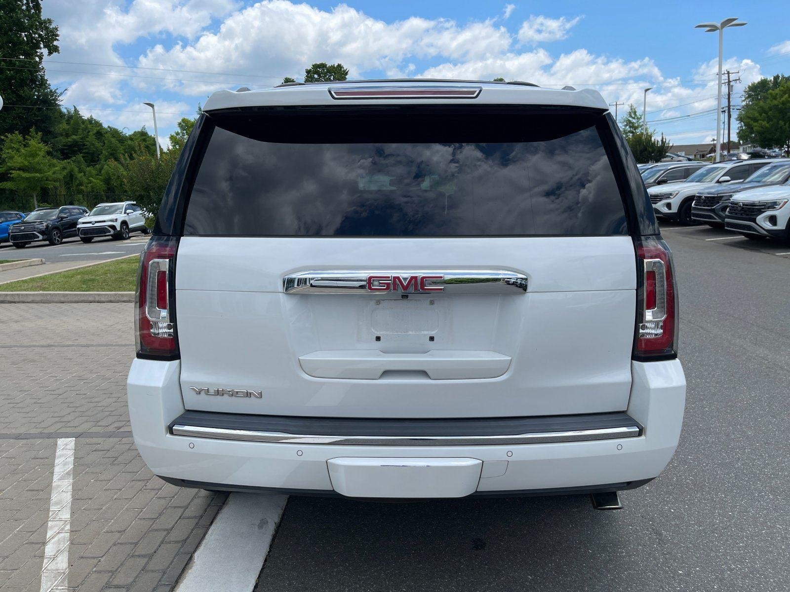 Used 2017 White Frost Tricoat GMC Denali image 4