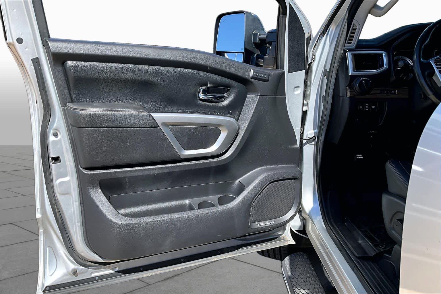 Used 2017 Brilliant Silver Nissan SL image 25