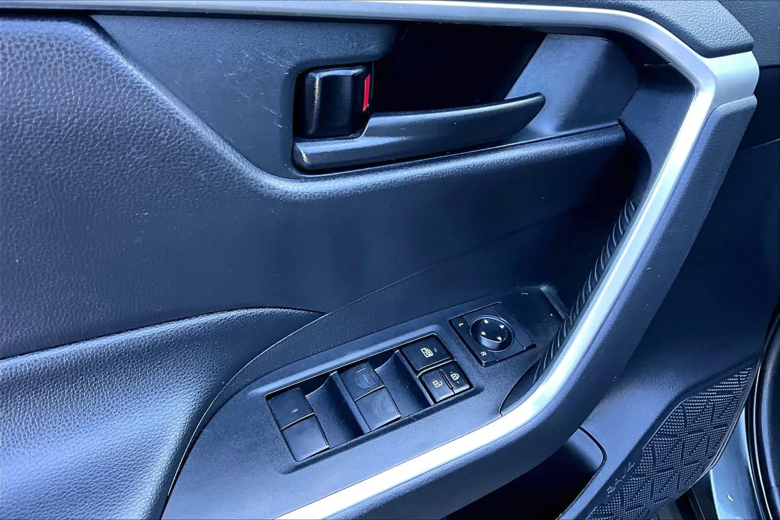 Certified Used 2020 Magnetic Gray Metallic Toyota LE image 31