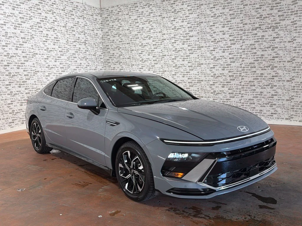 Used 2024 Transmission Blue Hyundai SEL image 1