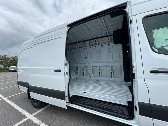 New 2026 White Mercedes-Benz Cargo 170 WB image 42