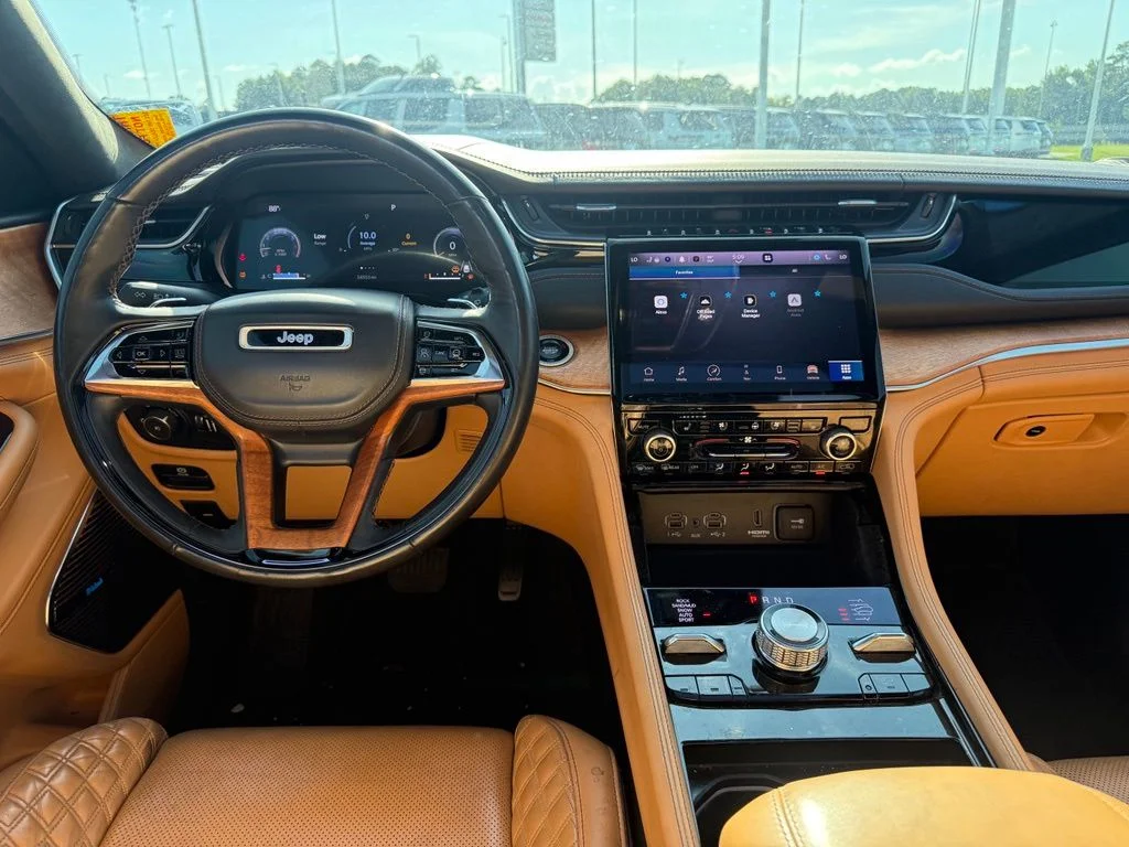 Used 2022 White Jeep Summit Reserve image 7