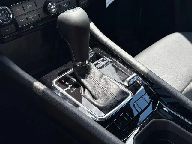 New 2026 Hydro Blue Pearl-Coat Exterior Paint Jeep Latitude image 22