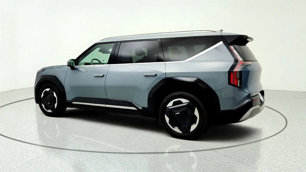 Used 2024 Iceberg Green Kia Land AWD image 7
