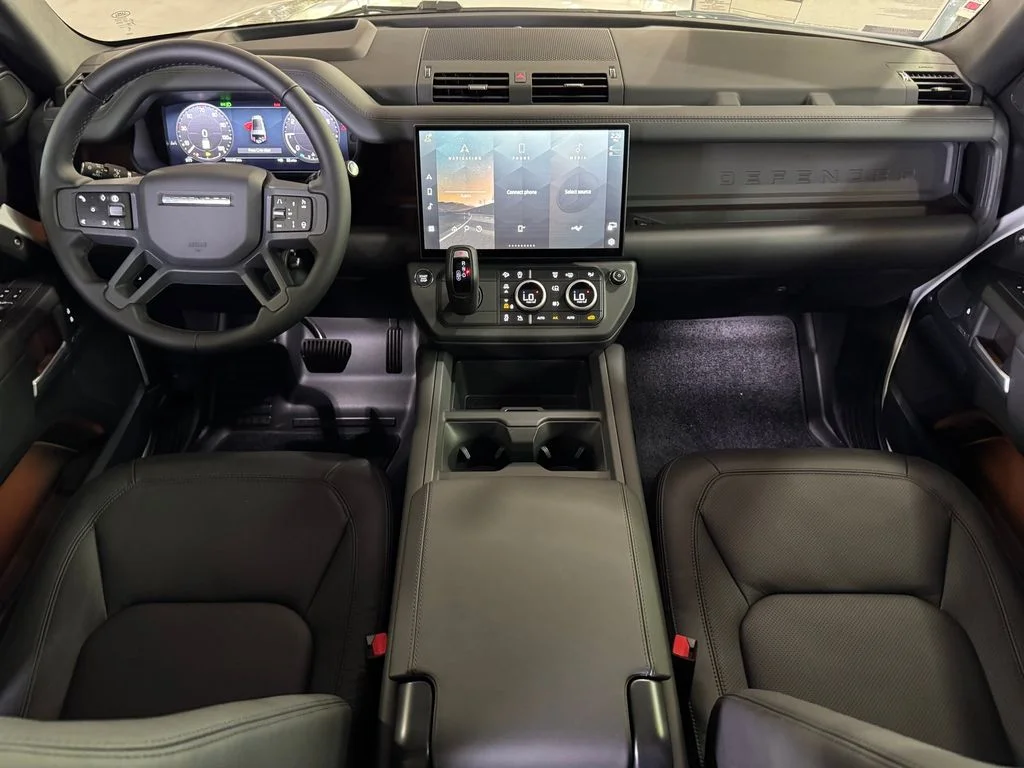 New 2026 Fuji White Land Rover X-Dynamic SE image 16