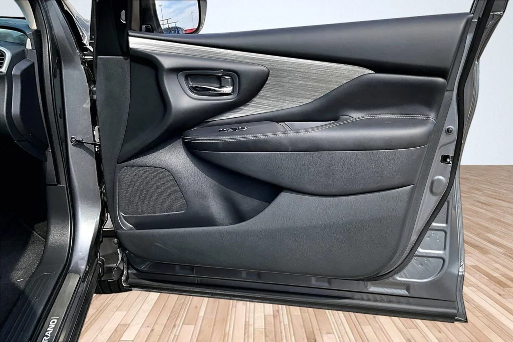Used 2018 Gray Nissan SL image 16