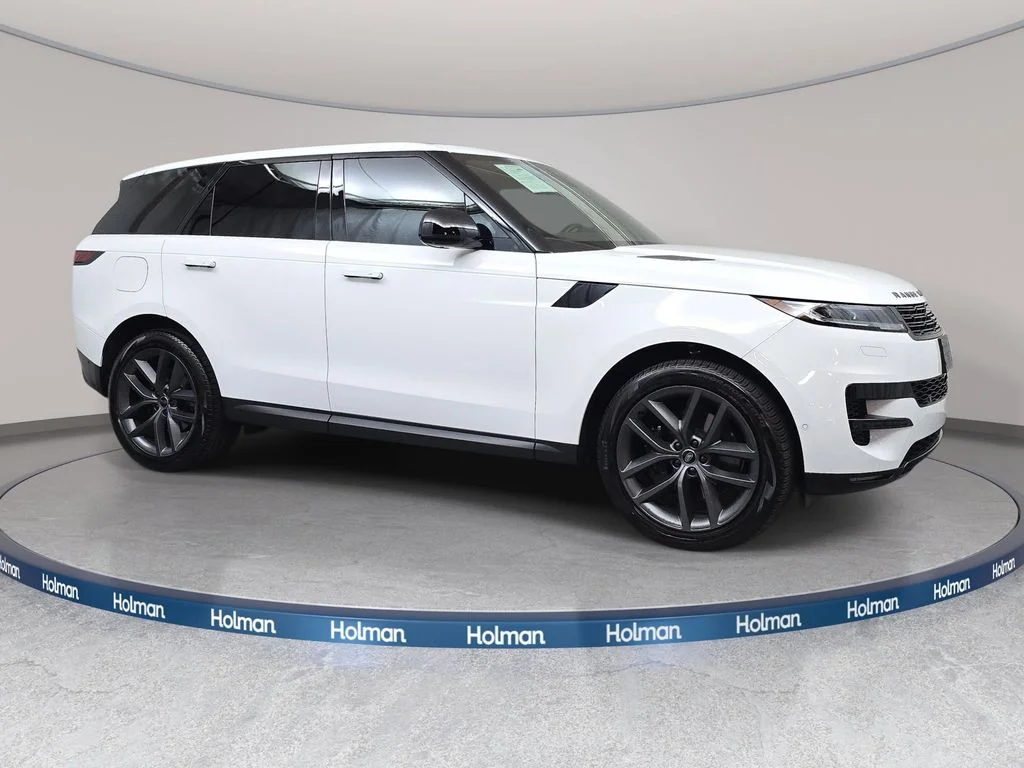 Used 2024  Land Rover SE image 4