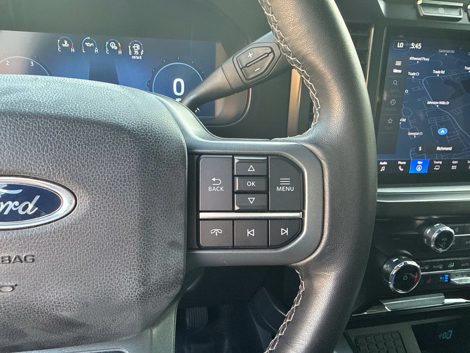 Used 2024 Carbonized Gray Metallic Ford Lariat image 18