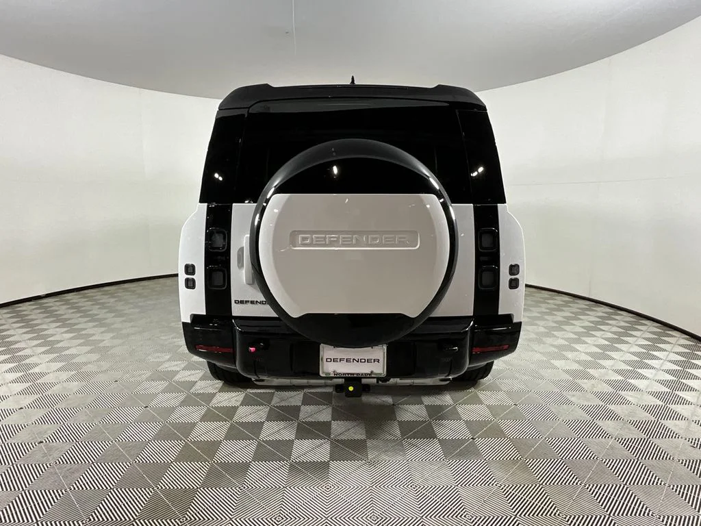 New 2026 Fuji White Land Rover X-Dynamic SE image 7