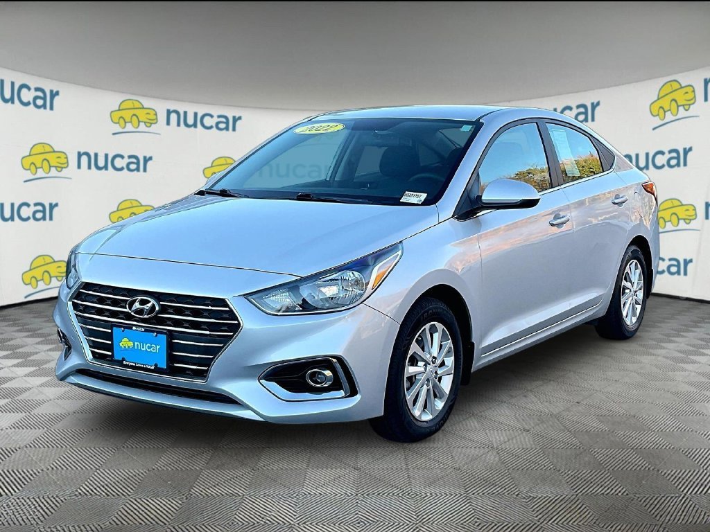 Used 2022 Silver Hyundai SEL image 3