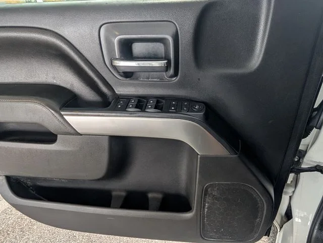 Used 2018 White Chevrolet LT image 35