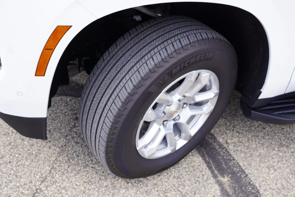 Used 2025 Summit White Chevrolet LT image 13