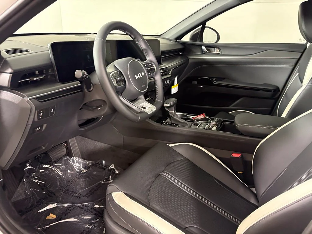 New 2027 White Kia GT-Line image 22