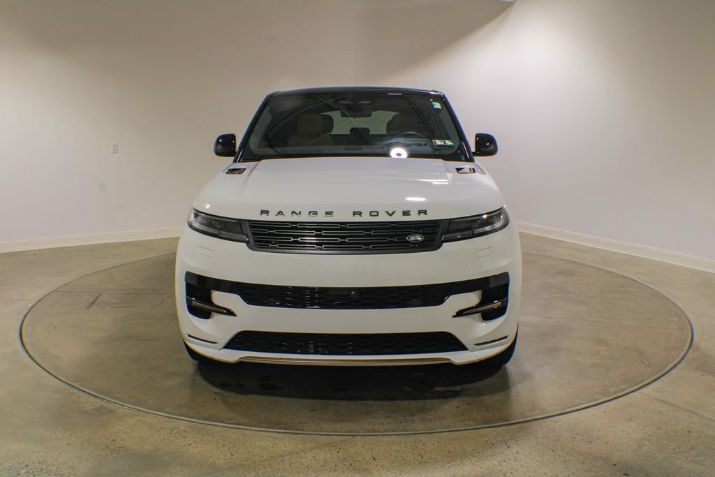 Used 2025 Fuji White Land Rover Dynamic SE image 9