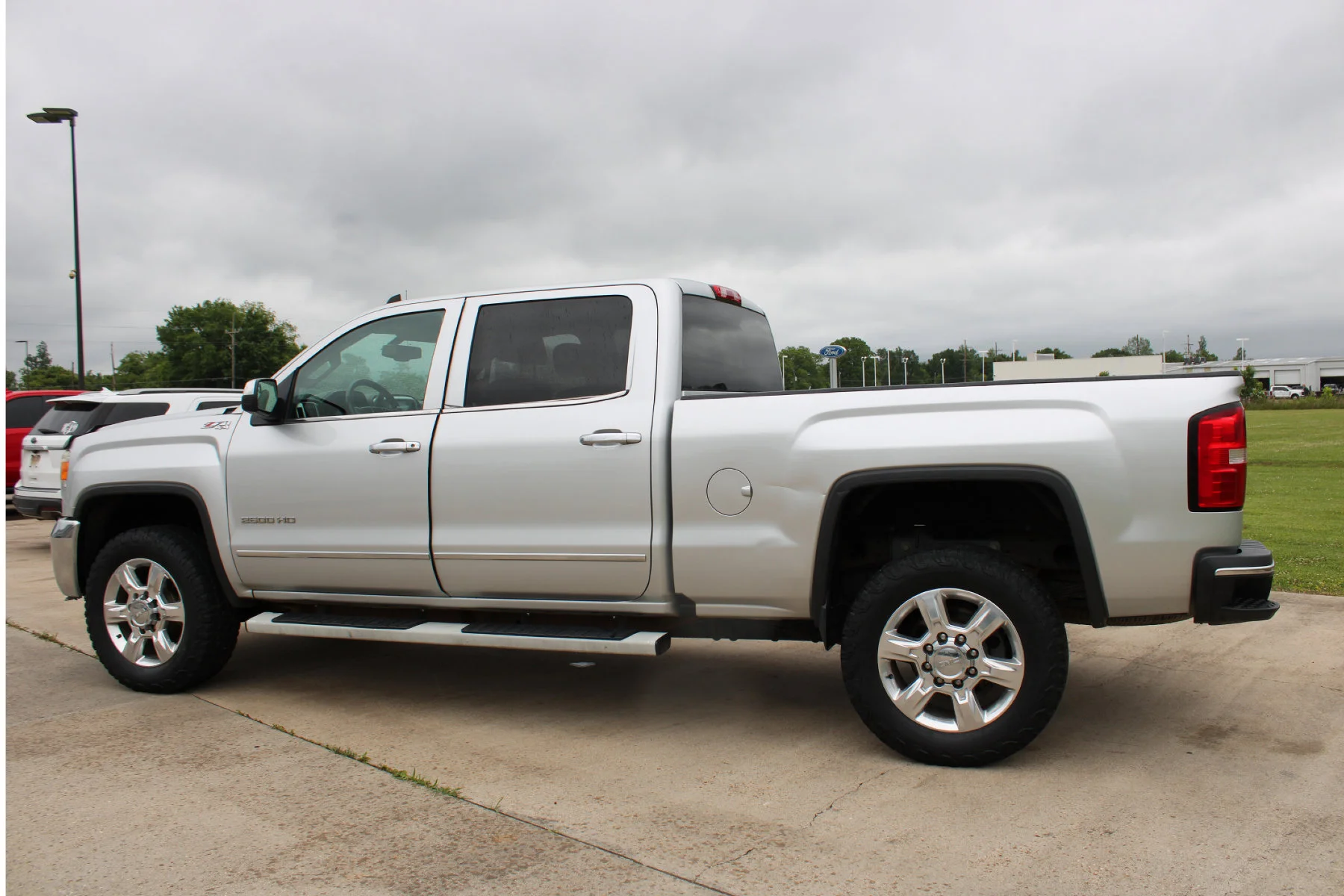 Used 2017 Quicksilver Metallic GMC 4WD Crew Cab 153.7 SLT image 34